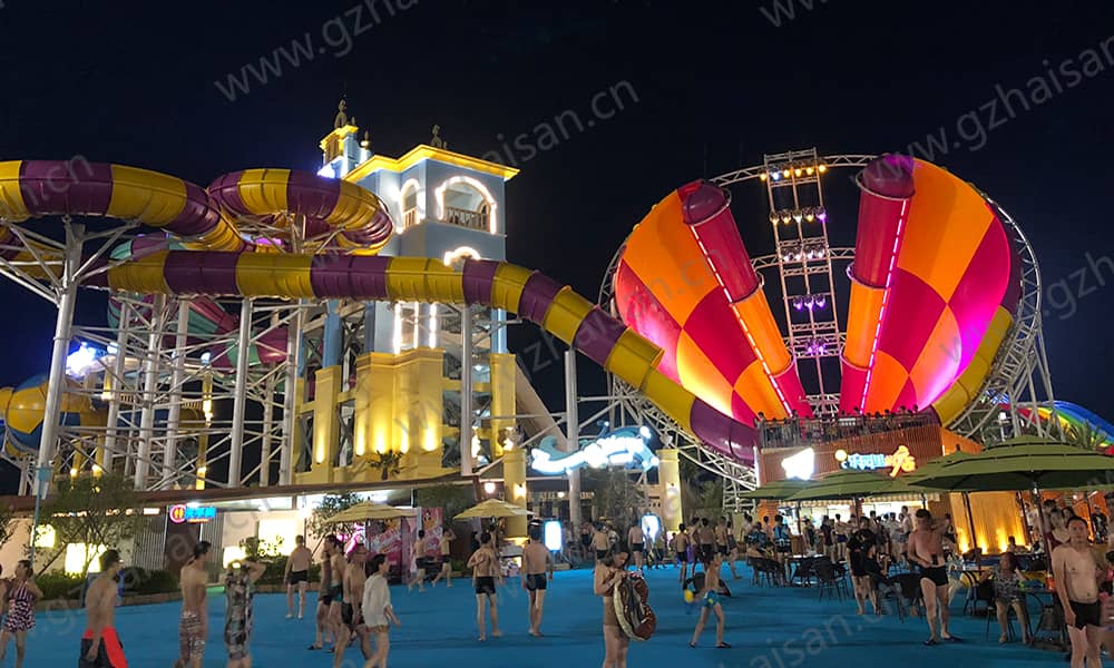 光与电完美结合的水上乐园设备投入运行