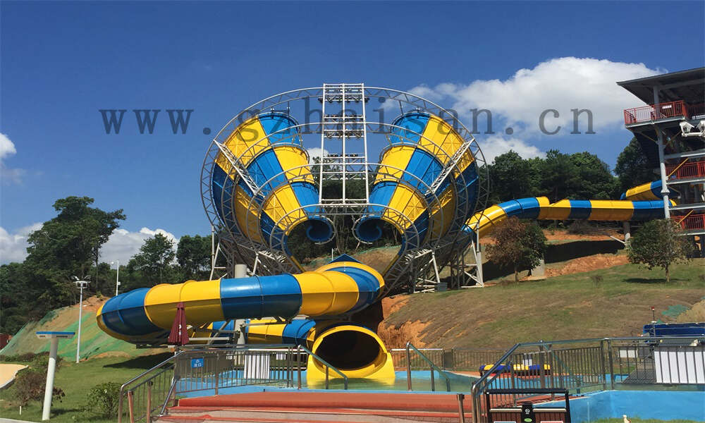 水上乐园水滑梯探险记