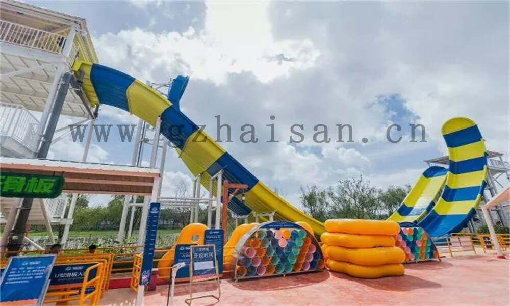 水上滑梯探险乐园，刺激好玩的水上活动