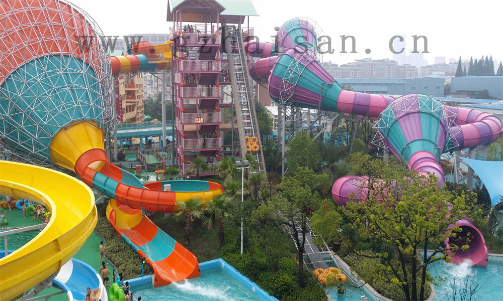 水上乐园规划中的休息和餐饮区域如何满足游客需求？