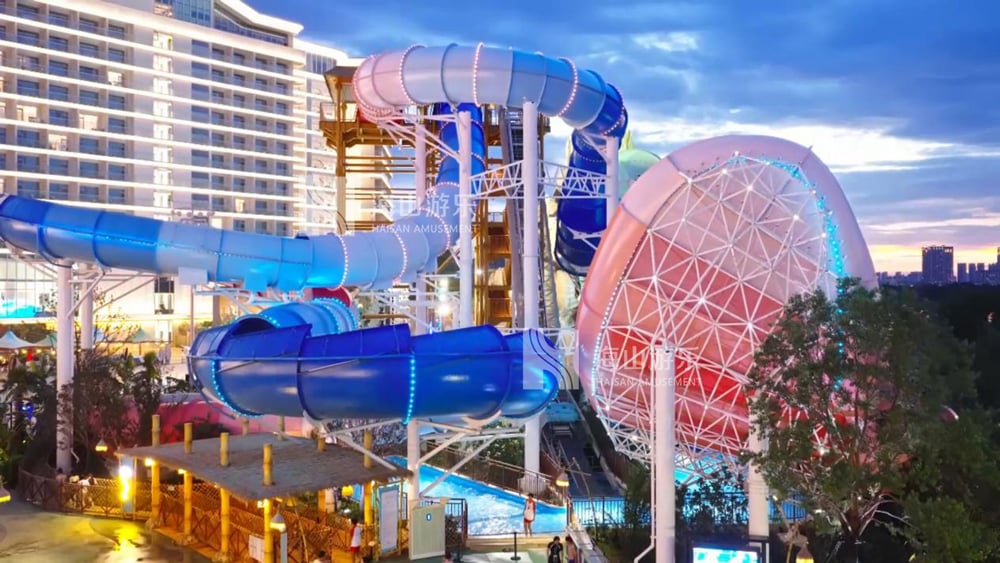 双重风暴，极致竞速——星际盘旋+巨浪翻滚组合引爆水乐园刺激体验