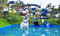 新型水滑梯：畅享刺激与清凉的夏日体验